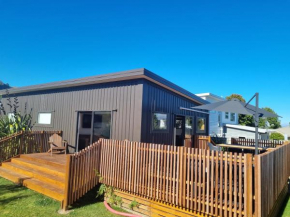 Modern bach ideal for rest and relaxation, Kinloch